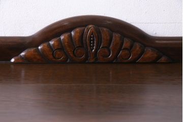 アンティーク家具　イギリスアンティーク　オーク材　格調高い佇まいが目を惹くキャビネット(収納棚、サイドボード)