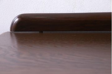 アンティーク家具　イギリスアンティーク　オーク材　格調高い佇まいが目を惹くキャビネット(収納棚、サイドボード)