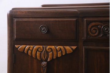 アンティーク家具　イギリスアンティーク　オーク材　格調高い佇まいが目を惹くキャビネット(収納棚、サイドボード)