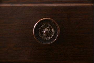 アンティーク家具　イギリスアンティーク　オーク材　格調高い佇まいが目を惹くキャビネット(収納棚、サイドボード)