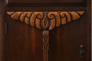 アンティーク家具　イギリスアンティーク　オーク材　格調高い佇まいが目を惹くキャビネット(収納棚、サイドボード)