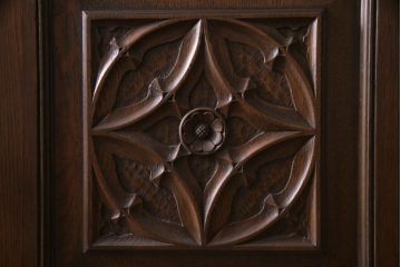 ビンテージ家具　神戸家具　永田良介商店　英国アンティークの様なデザインが魅力のチェスト(洋タンス、衣類タンス)