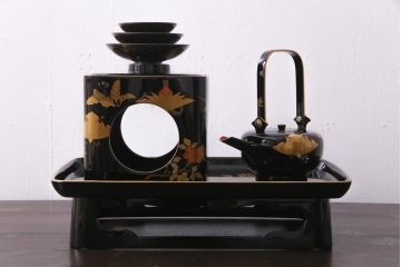 中古　伝統工芸　輪島塗　共箱付き　草花蒔絵　螺鈿　漆器　優雅で気品あふれる屠蘇器(とそき)(定価約70万円)