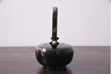 中古　伝統工芸　輪島塗　共箱付き　草花蒔絵　螺鈿　漆器　優雅で気品あふれる屠蘇器(とそき)(定価約70万円)