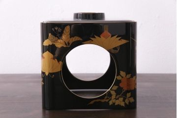 中古　伝統工芸　輪島塗　共箱付き　草花蒔絵　螺鈿　漆器　優雅で気品あふれる屠蘇器(とそき)(定価約70万円)