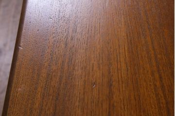 北欧ビンテージ　ヴィンテージ家具　G-PLAN(ジープラン)　チーク材　魅せる収納にぴったりな縦型のキャビネット(収納棚、戸棚)
