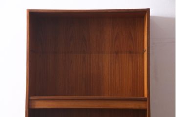 北欧ビンテージ　ヴィンテージ家具　G-PLAN(ジープラン)　チーク材　魅せる収納にぴったりな縦型のキャビネット(収納棚、戸棚)