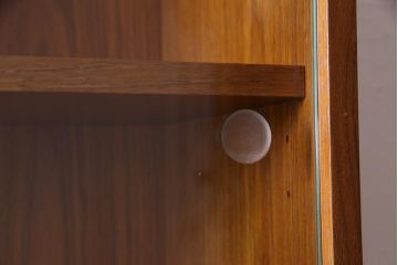 北欧ビンテージ　ヴィンテージ家具　G-PLAN(ジープラン)　チーク材　魅せる収納にぴったりな縦型のキャビネット(収納棚、戸棚)