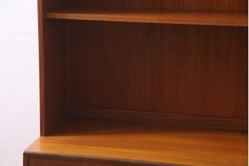 北欧ビンテージ　ヴィンテージ家具　G-PLAN(ジープラン)　チーク材　魅せる収納にぴったりな縦型のキャビネット(収納棚、戸棚)