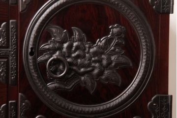 中古　伝統民芸　仙台箪笥　漆塗りの欅と黒金具が迫力ある小箪笥(収納棚、引き出し)