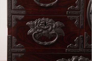 中古　伝統民芸　仙台箪笥　漆塗りの欅と黒金具が迫力ある小箪笥(収納棚、引き出し)