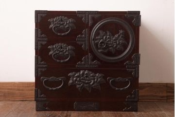 中古　伝統民芸　仙台箪笥　漆塗りの欅と黒金具が迫力ある小箪笥(収納棚、引き出し)