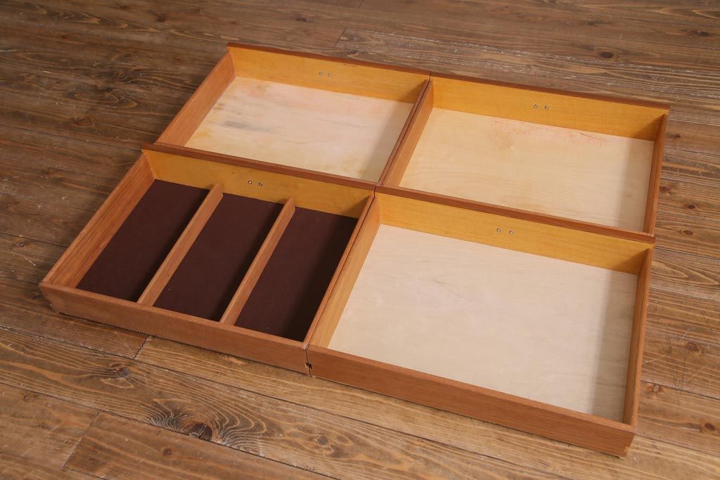 北欧ヴィンテージ家具　デンマーク製　Peter Lovig Nielsen　金具がアクセントのサイドボード(リビングボード、収納棚、ビンテージ)