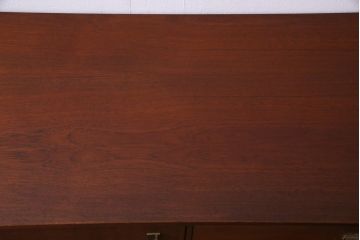 北欧ヴィンテージ家具　デンマーク製　Peter Lovig Nielsen　金具がアクセントのサイドボード(リビングボード、収納棚、ビンテージ)