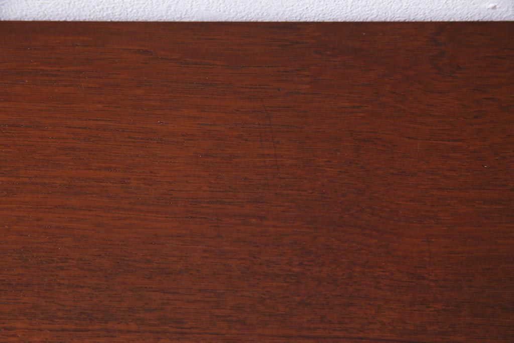 北欧ヴィンテージ家具　デンマーク製　Peter Lovig Nielsen　金具がアクセントのサイドボード(リビングボード、収納棚、ビンテージ)