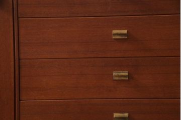 北欧ヴィンテージ家具　デンマーク製　Peter Lovig Nielsen　金具がアクセントのサイドボード(リビングボード、収納棚、ビンテージ)