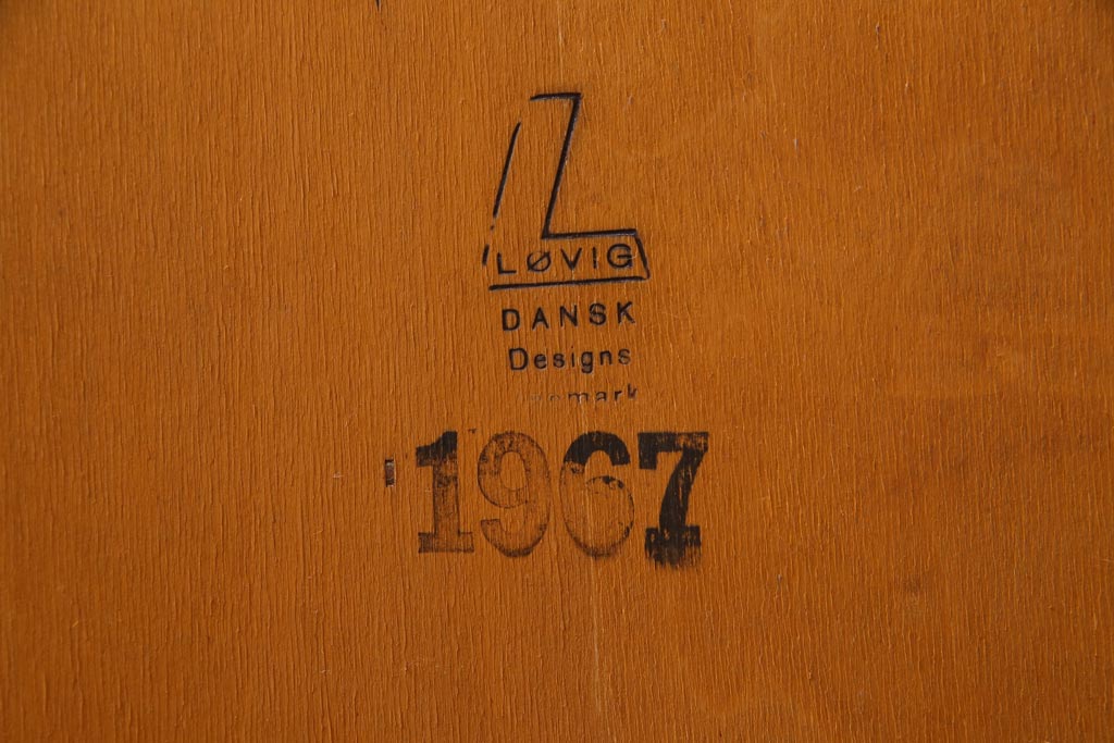 北欧ヴィンテージ家具　デンマーク製　Peter Lovig Nielsen　金具がアクセントのサイドボード(リビングボード、収納棚、ビンテージ)