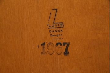 北欧ヴィンテージ家具　デンマーク製　Peter Lovig Nielsen　金具がアクセントのサイドボード(リビングボード、収納棚、ビンテージ)