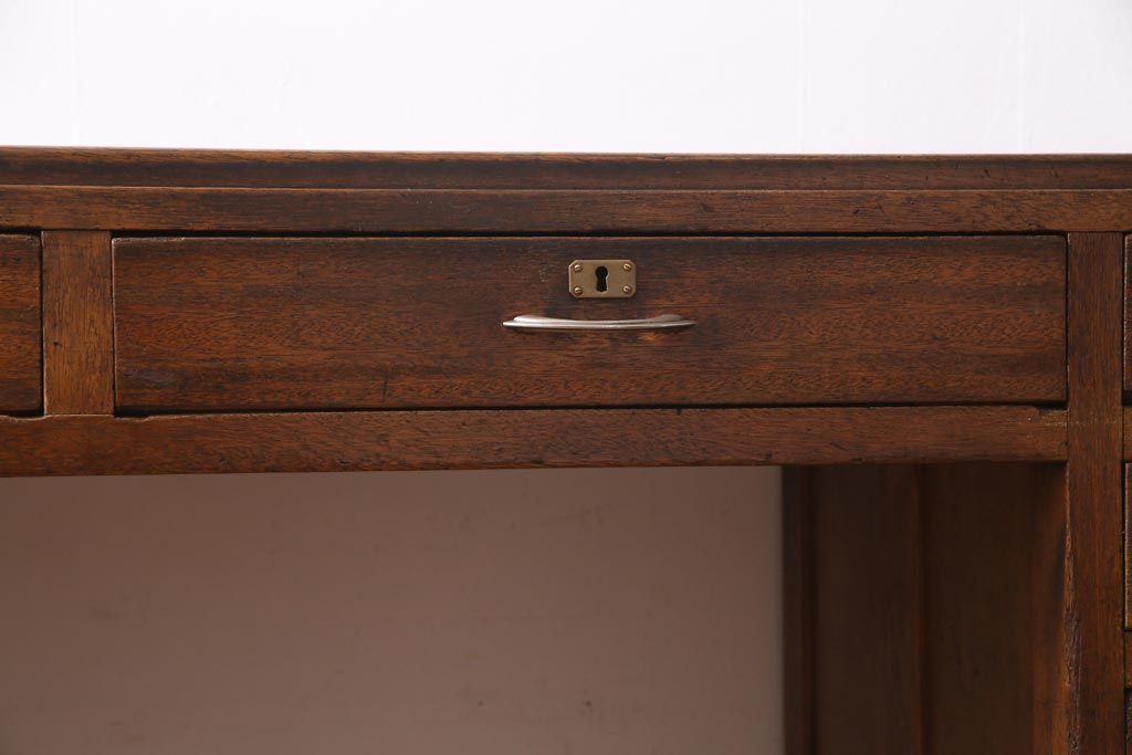 アンティーク家具　昭和レトロ　ラワン材　ワイドサイズの両袖デスク(机、在宅ワーク、在宅用カウンター)