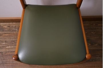 ヴィンテージ家具　北欧ビンテージ　チーク材　ビンテージ感あふれる色合いが魅力的なダイニングチェア(椅子)(1)