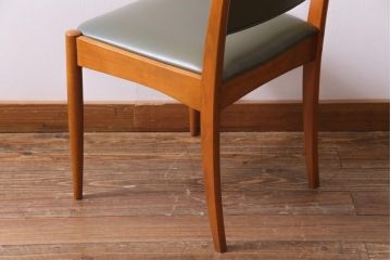 ヴィンテージ家具　北欧ビンテージ　チーク材　ビンテージ感あふれる色合いが魅力的なダイニングチェア(椅子)(1)
