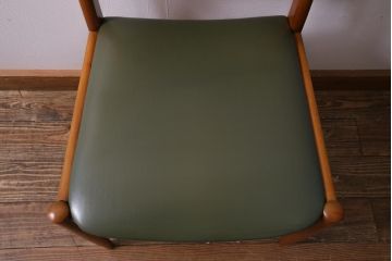 ヴィンテージ家具　北欧ビンテージ　チーク材　ビンテージ感あふれる色合いが魅力的なダイニングチェア(椅子)(2)
