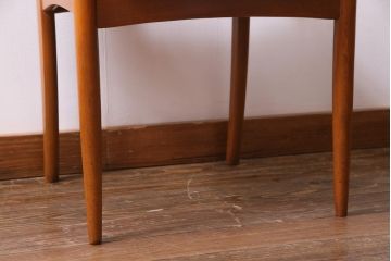 ヴィンテージ家具　北欧ビンテージ　チーク材　ビンテージ感あふれる色合いが魅力的なダイニングチェア(椅子)(2)