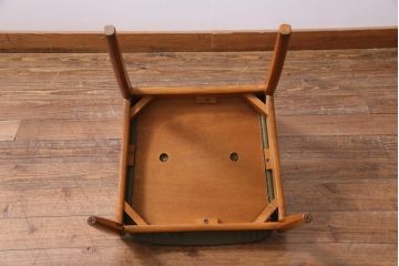 ヴィンテージ家具　北欧ビンテージ　チーク材　ビンテージ感あふれる色合いが魅力的なダイニングチェア(椅子)(2)