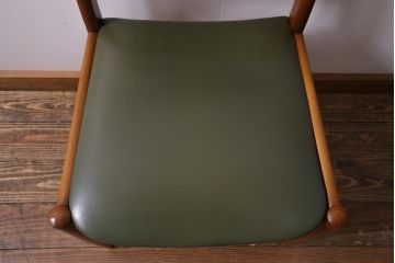 ヴィンテージ家具　北欧ビンテージ　チーク材　ビンテージ感あふれる色合いが魅力的なダイニングチェア(椅子)(3)
