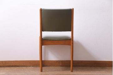ヴィンテージ家具　北欧ビンテージ　チーク材　ビンテージ感あふれる色合いが魅力的なダイニングチェア(椅子)(3)