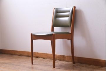 ヴィンテージ家具　北欧ビンテージ　チーク材　ビンテージ感あふれる色合いが魅力的なダイニングチェア(椅子)(3)