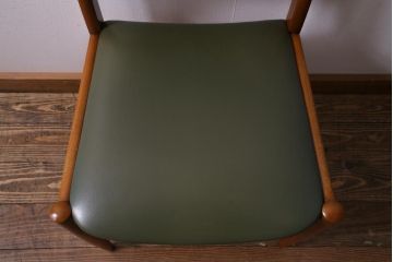 ヴィンテージ家具　北欧ビンテージ　チーク材　ビンテージ感あふれる色合いが魅力的なダイニングチェア(椅子)