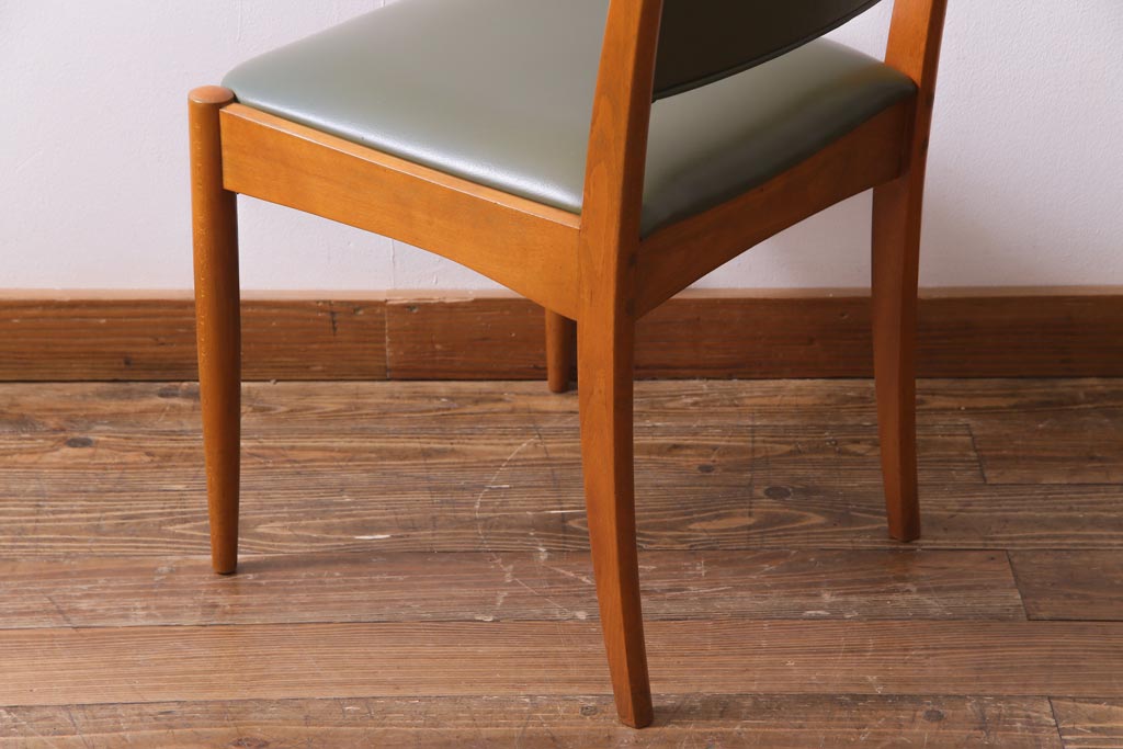 ヴィンテージ家具　北欧ビンテージ　チーク材　ビンテージ感あふれる色合いが魅力的なダイニングチェア(椅子)