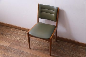 ヴィンテージ家具　北欧ビンテージ　チーク材　ビンテージ感あふれる色合いが魅力的なダイニングチェア(椅子)