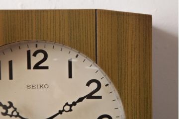 レトロ雑貨　昭和中期　SEIKO(セイコー)　内部交換済・電池式　30DAY　直線を意識したデザインの掛け時計(柱時計、振り子時計)
