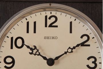 レトロ雑貨　昭和中期　SEIKO(セイコー)　内部交換済・電池式　30DAY　直線を意識したデザインの掛け時計(柱時計、振り子時計)