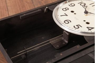 レトロ雑貨　昭和中期　SEIKO(セイコー)　内部交換済・電池式　30DAY　直線を意識したデザインの掛け時計(柱時計、振り子時計)