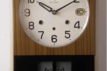 レトロ雑貨　Meiji(明治時計社)　30DAY　手巻き　ガラス窓がおしゃれなゼンマイ式振り子時計(柱時計、掛け時計)