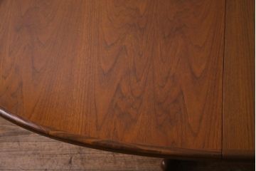ヴィンテージ家具　G-PLAN(ジープラン) 北欧家具　チーク材　オーバル型のシンプルなエクステンションテーブル(ダイニングテーブル、ビンテージ)