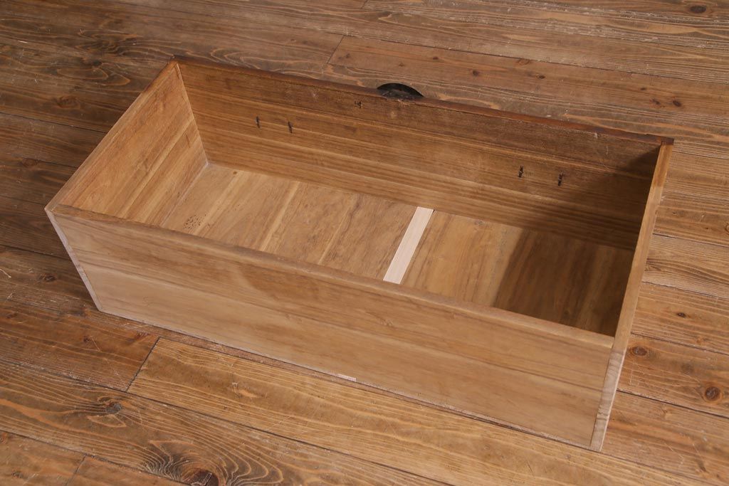 アンティーク家具　ガラス天板　明治期の時代箪笥をリメイクしたセンターテーブル(ローボード、引き出し)