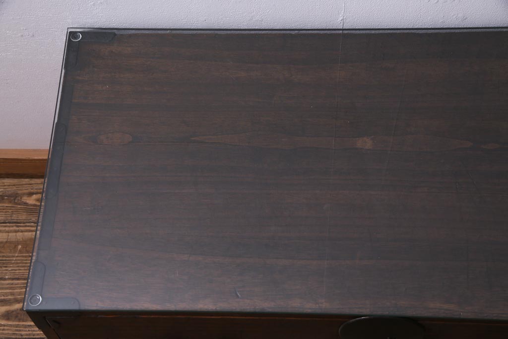 アンティーク家具　ガラス天板　明治期の時代箪笥をリメイクしたセンターテーブル(ローボード、引き出し)