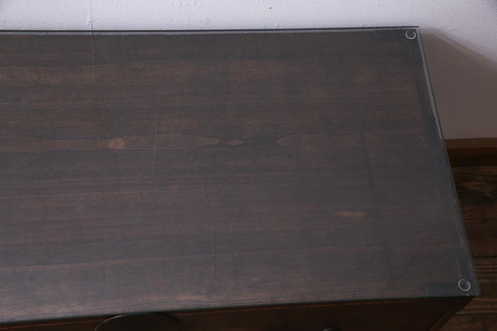 アンティーク家具　ガラス天板　明治期の時代箪笥をリメイクしたセンターテーブル(ローボード、引き出し)