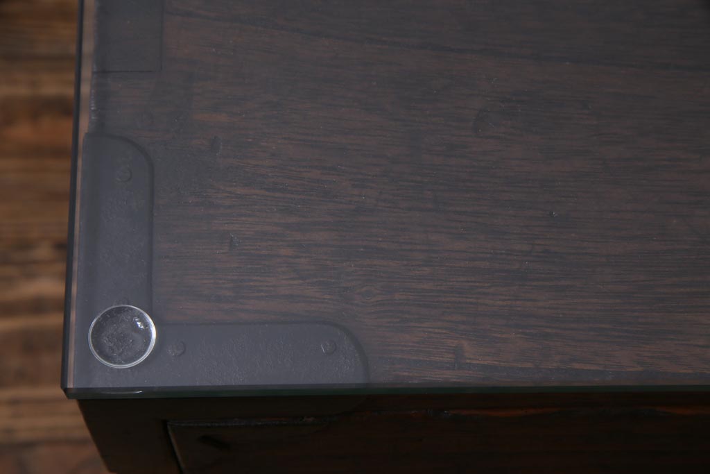 アンティーク家具　ガラス天板　明治期の時代箪笥をリメイクしたセンターテーブル(ローボード、引き出し)