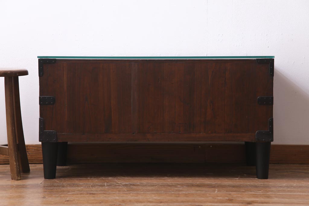 アンティーク家具　ガラス天板　明治期の時代箪笥をリメイクしたセンターテーブル(ローボード、引き出し)