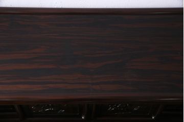 ビンテージ家具　伝統民芸　黒檀材　品格漂う優美な佇まいが魅力の飾り棚(茶棚、戸棚)