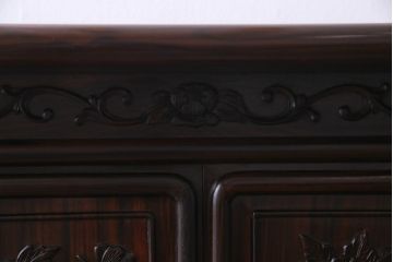 ビンテージ家具　伝統民芸　黒檀材　品格漂う優美な佇まいが魅力の飾り棚(茶棚、戸棚)