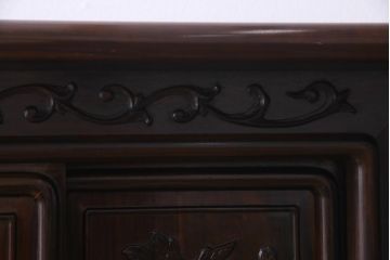 ビンテージ家具　伝統民芸　黒檀材　品格漂う優美な佇まいが魅力の飾り棚(茶棚、戸棚)