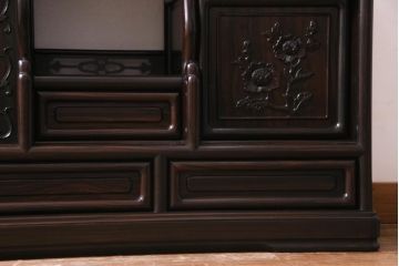 ビンテージ家具　伝統民芸　黒檀材　品格漂う優美な佇まいが魅力の飾り棚(茶棚、戸棚)