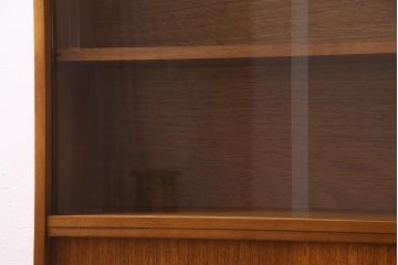ビンテージ家具　HERBERT E. GIBBS(ハーバート・E・ギブス)　チーク材　シンプルで合わせやすいイギリスヴィンテージのキャビネット(収納棚、飾り棚)