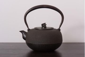 アンティーク雑貨　南部鉄瓶　在銘　秀山　作家物　あられ鉄瓶